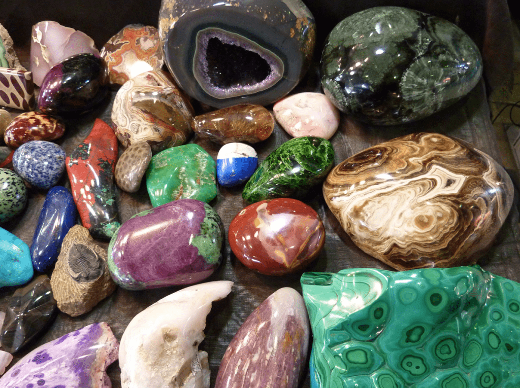 Какие драгоценные камни выращивают искусственно?